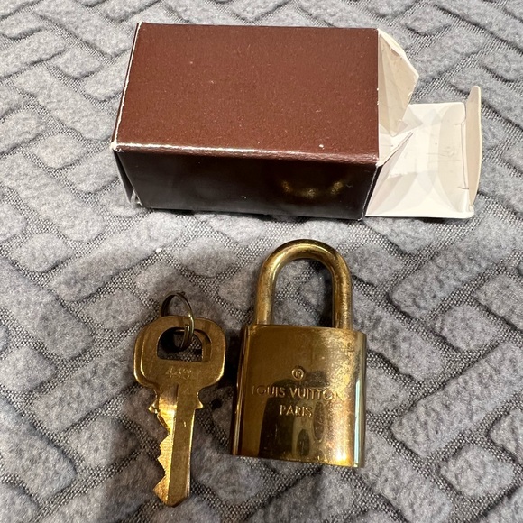 Luis Vuitton Carry on - Picture 14 of 14